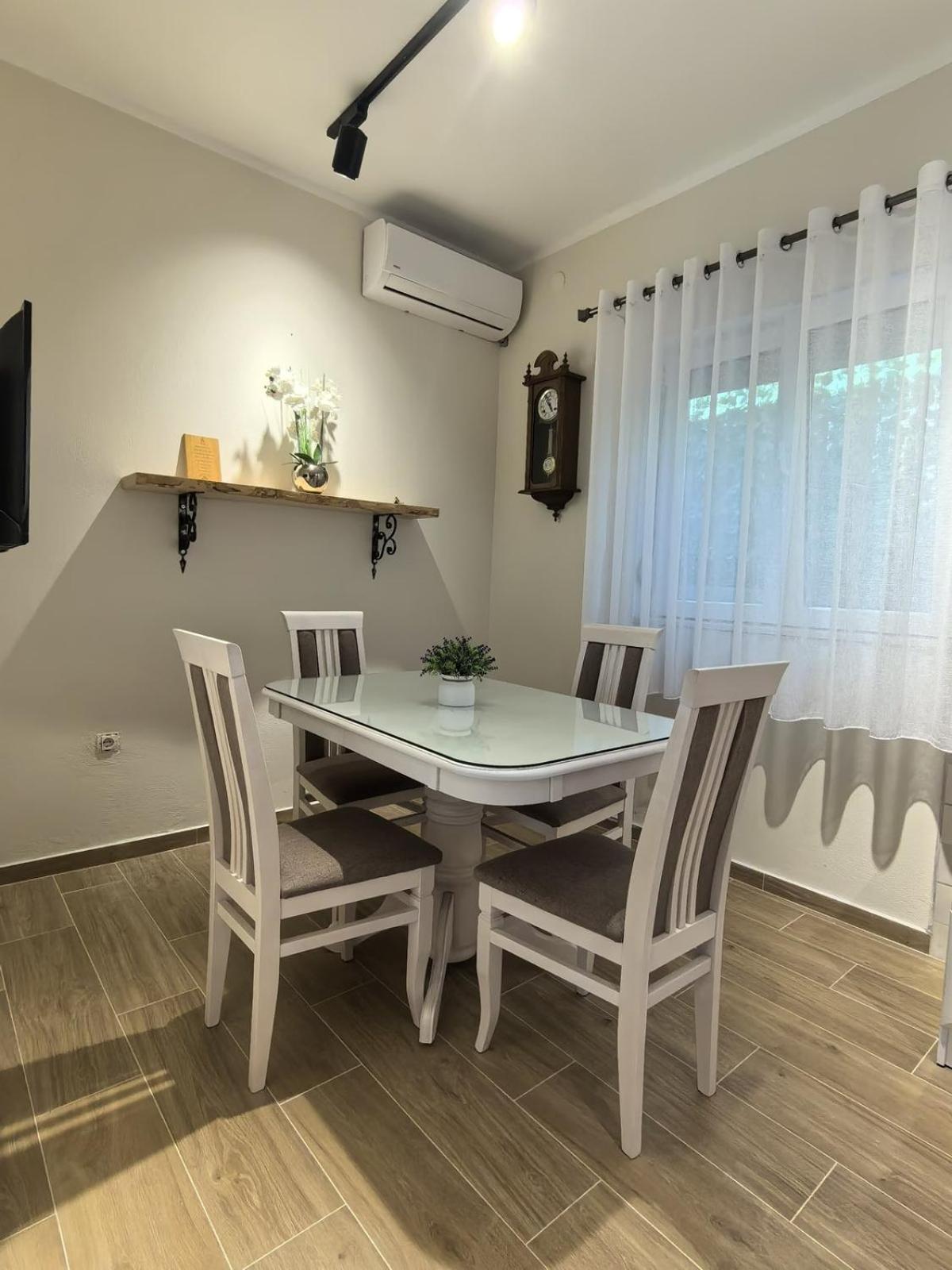 Sunny Hill - Parking - Fenced Garden - Luxury Loft Appartement Kotor Buitenkant foto