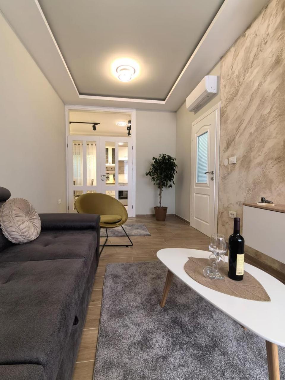 Sunny Hill - Parking - Fenced Garden - Luxury Loft Appartement Kotor Buitenkant foto