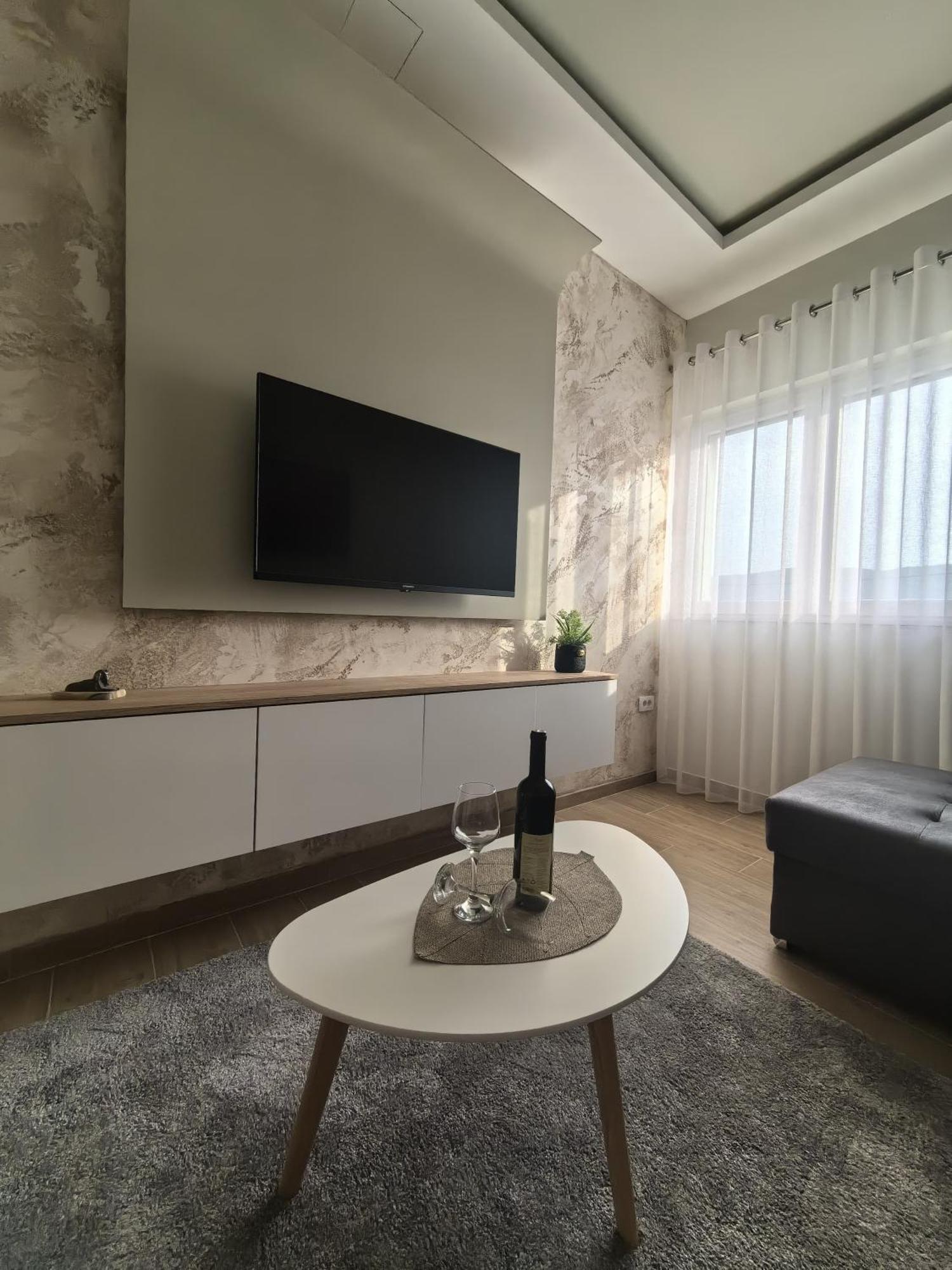 Sunny Hill - Parking - Fenced Garden - Luxury Loft Appartement Kotor Buitenkant foto
